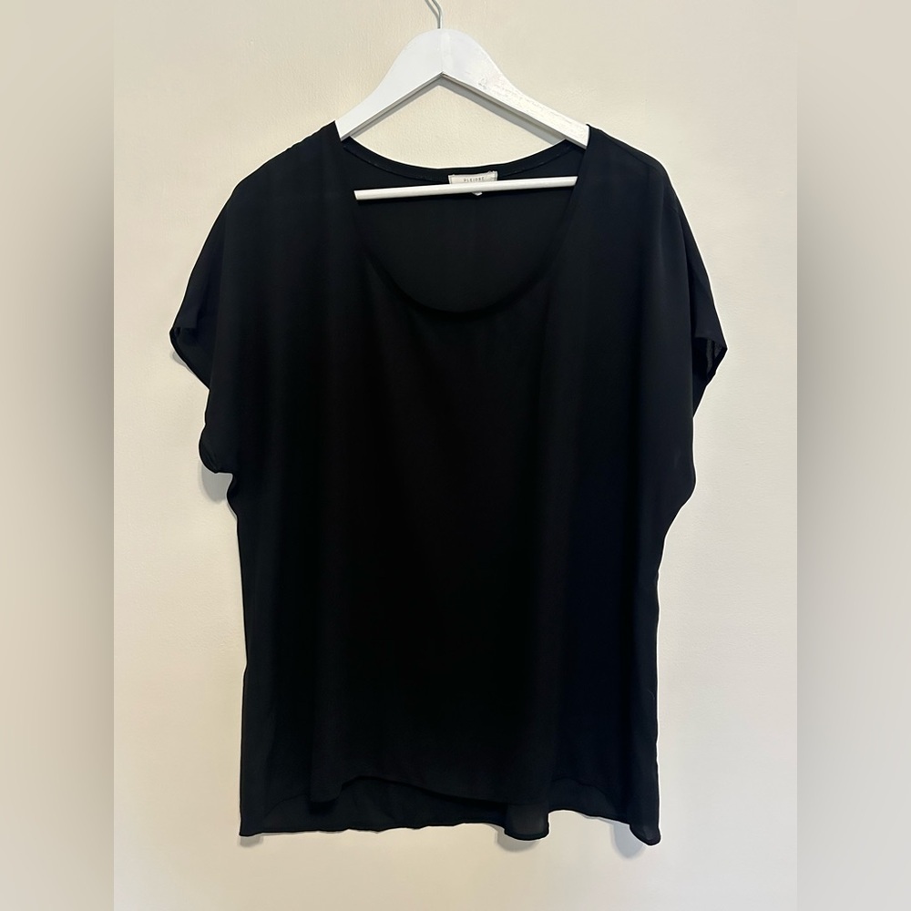 Pleione Black Short Sleeve Scoop Neck Top
